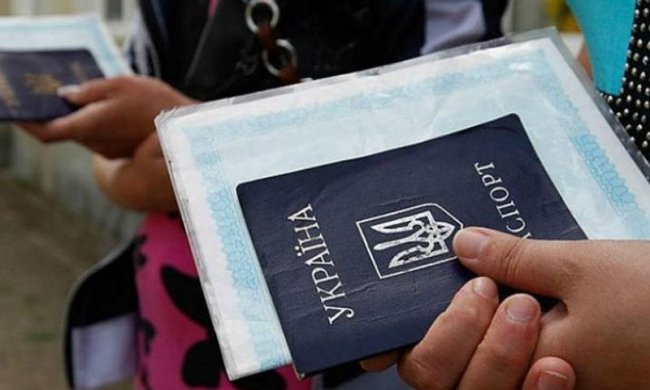 Паспорт Украины, фото из открытых источников