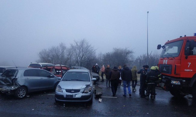 Под Одессой столкнулись 11 автомобилей, фото: LIGA.net