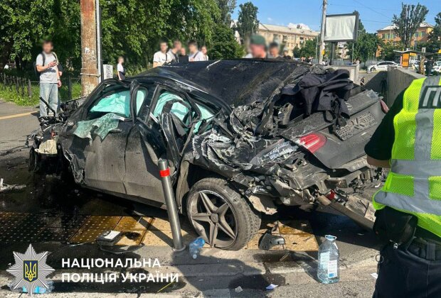 Кадр з камери відеоспостереження моменту ДТП у Києві на Солом'янці
