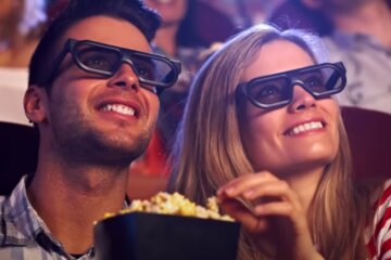 В кинотеатре. Фото: скриншот видео