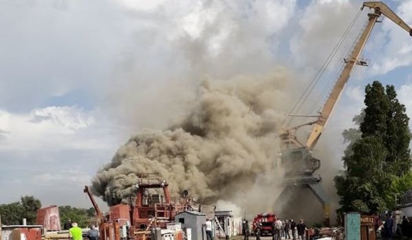 Началось: В Киеве горит военный завод Порошенко