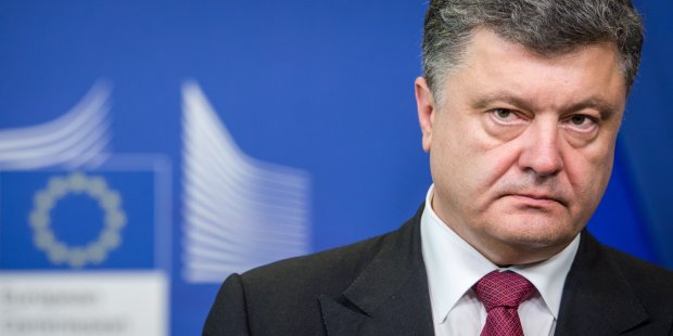 Месть Зеленского: президент отменил указы Порошенко, подписанные им в последние дни