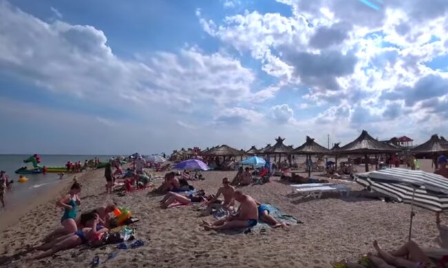 В водах Азовского моря нельзя купаться. Фото: youtube