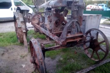 Раритетный трактор за 10 тыс $ выставили на продажу в Украине. Фото: auto.ria.com