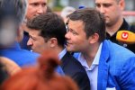 Зеленский наконец-то признался, что Богдан все время шепчет ему на ухо. Говорит, что неугомонный