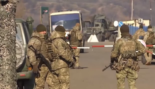 Украина открывает "границу" с Донбассом, фото: скриншот с YouTube