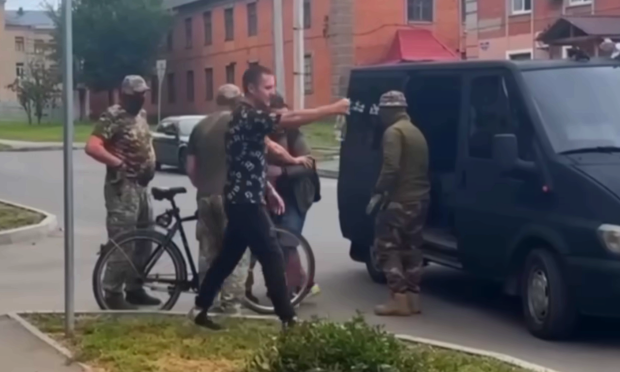 Українцям розповіли, як ефективно захиститись від ТЦК. Фото: YouTube