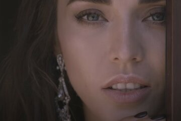 Алина Астровская. Фото: скриншот Youtube