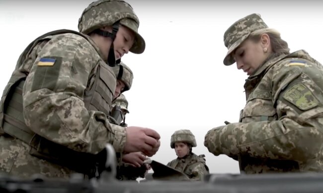 Женщины военные. Фото: YouTube, скрин