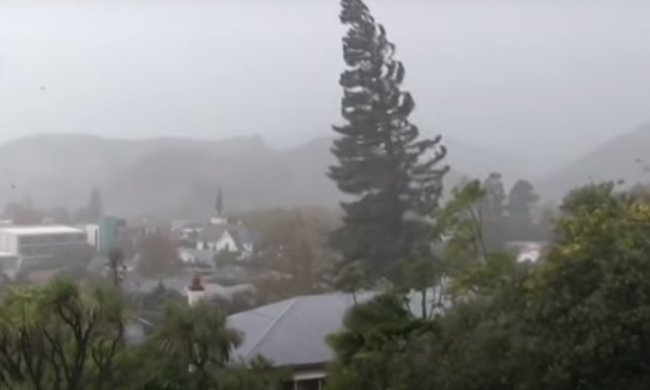 Ураганный ветер в столице. Фото: скриншот YouTube