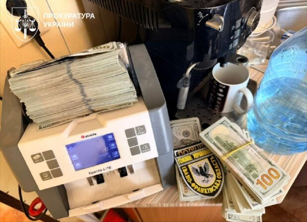 Вилучені готівкові кошти у справі Нацполіції