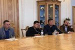 Стало известно, кто сопровождал Зеленского в Раду