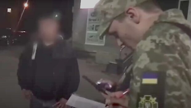 Штрафи у 8500 грн: українцям почали вручати доповнення до повісток