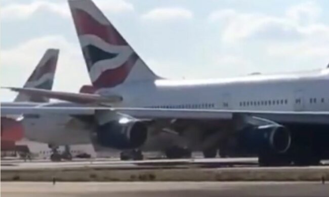 В Испании загорелся пассажирский самолет. Фото: скриншот YouTube