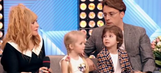 Максим Галкин и Алла Пугачева с детьми. Фото: скриншот YouTube-видео