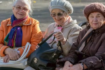 Пенсионеры. Фото: скриншот YouTube