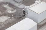 зруйнована будівля сховища відпрацьованого ядерного палива біля Чорнобильської АЕС після удару рф