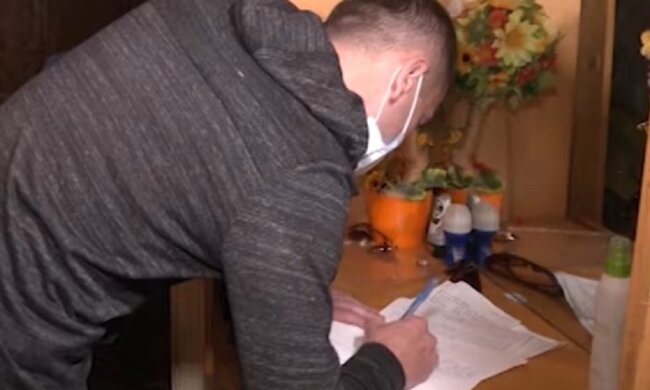 Рейд до боржників. Фото: скріншот YouTube