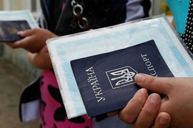 Паспорт Украины, фото из открытых источников