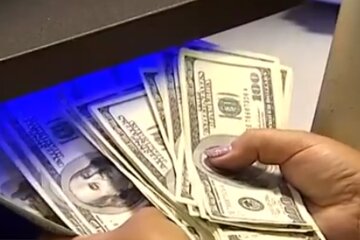 Доллар и евро укрепляются. Фото: скриншот Youtube-видео