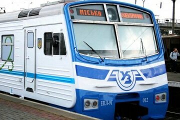 В Киеве подросток на крыше электропоезда получил сильнейший удар током