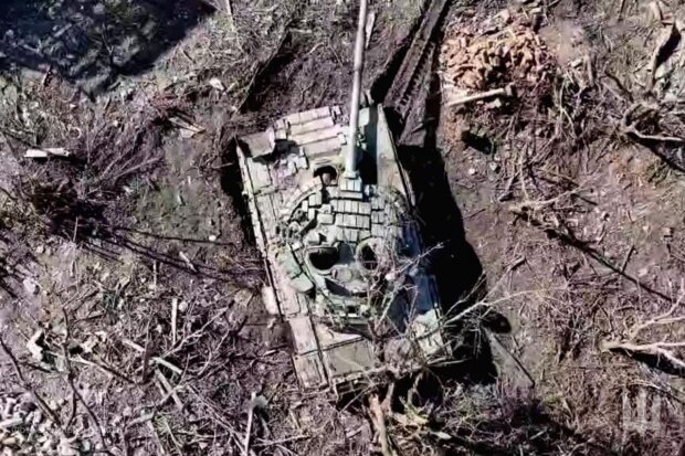 Вражеский разбитый танк. Фото: Facebook Минобороны Украины