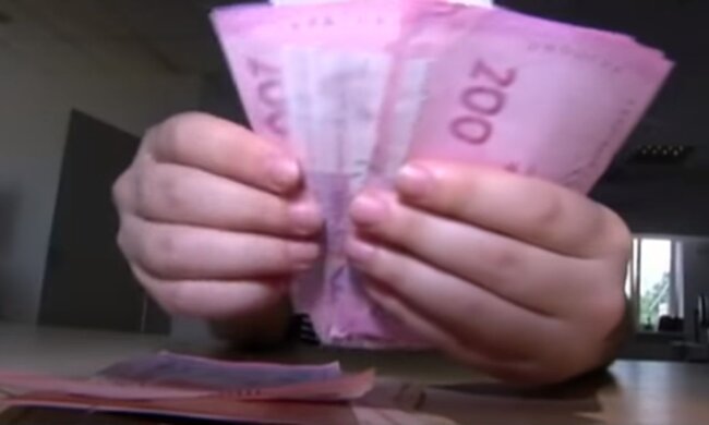 Гроші. Фото: скріншот YouTube-відео