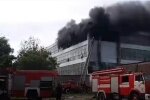 Запорожье окутано черным дымом: люди закрыли окна, спасатели работают на износ (фото)