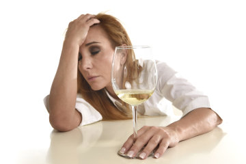 Популярные мифы об алкоголе: какие продукты нельзя сочетать со спиртным