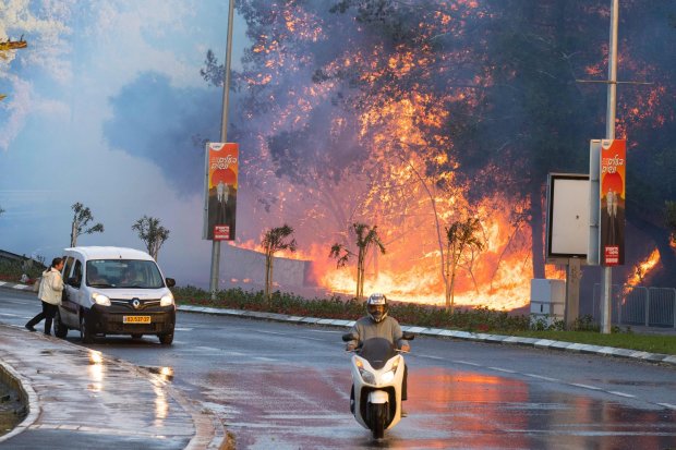 Огненный ад в Израиле: из-за пожарищ даже не видно неба