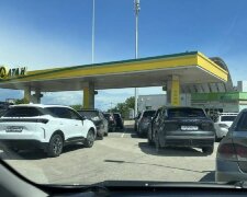 Километровые очереди на АЗС в оккупированном Крыму из-за топливного кризиса