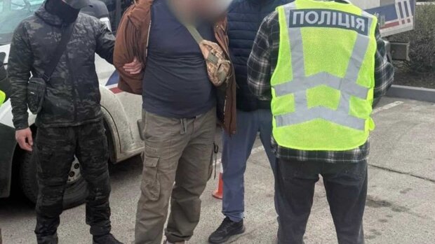 Суд у Києві розглядає справу організатора схеми переправи через кордон