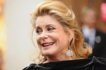 Даст мастер-класс: легенда французского кино прилетела в Украину