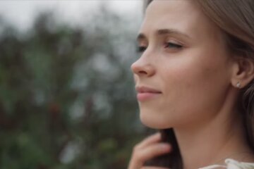 Анна Кошмал. Фото: скриншот YouTube