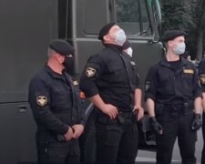 "Тут инвалид? Сейчас еще один будет": в Сети всплыло видео задержания белорусов силовиками. Слабонервным не смотреть