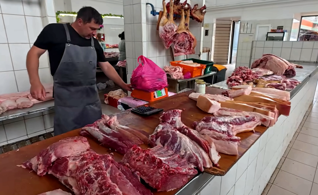 В Україні стрімко дорожчає м'ясо. Фото: YouTube