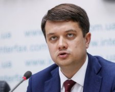 "Это все же не шоу": Разумков прокомментировал ситуацию с подкупом депутатов