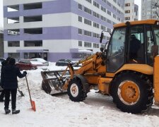 Прибирання снігу. Фото: Стіна