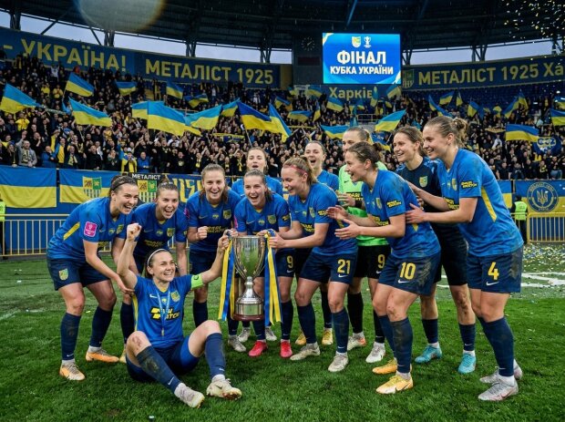 Металіст 1925 жіночий Кубок України футбол трофей