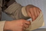 Зарплата у конверті. Фото: скріншот YouTube-відео