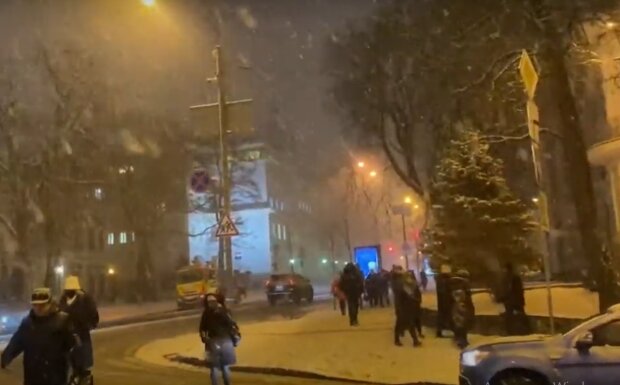 В Украине выпал снег. Фото: скриншот YouTube