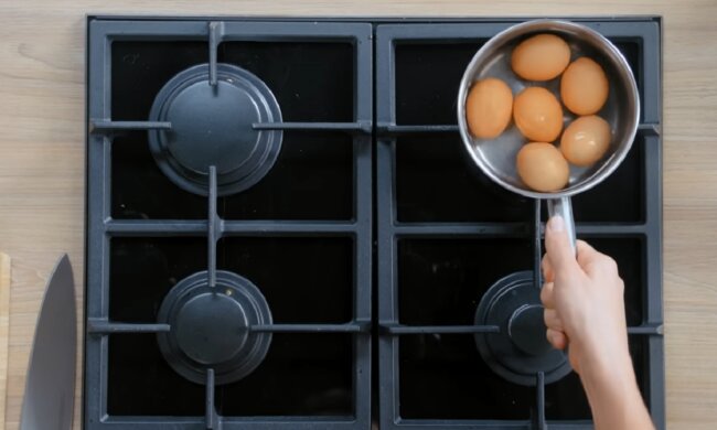 Варіння яєць. Фото: YouTube