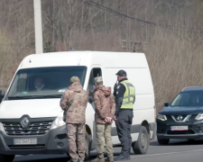 ТЦК почнуть вилучати в українців права водія. Фото: YouTube