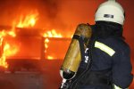 В Киевской многоэтажке вспыхнул дикий пожар. Все выгорает на глазах. Первое видео