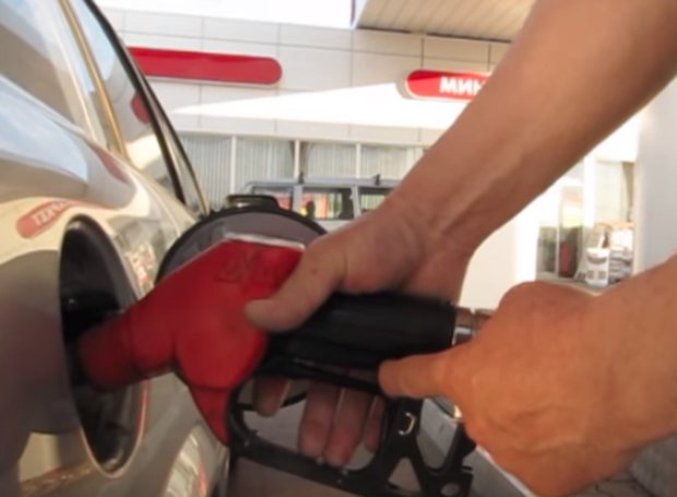 Водители не верят своим глазам: цены на бензин обвалились – и это еще не предел