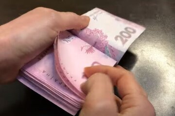 Гроші. Фото: скріншот YouTube-відео