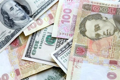 Гривна опять упала перед выходными: курс валют на 16 августа