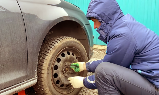С украинских водителей сдерут 8500 грн за колеса. Фото: YouTube