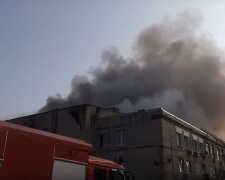 Пожар на заводе. Фото: скриншот YouTube-видео