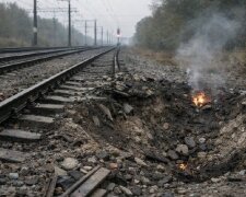 Наслідки російського удару по залізниці в Запоріжжі: пошкоджений локомотив
